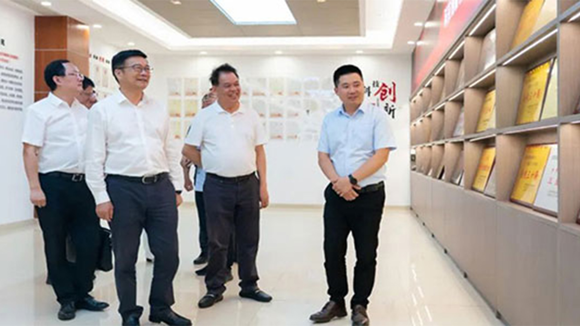 溫州灣新區(qū)黨工委書(shū)記、管委會(huì)主任周一富走訪浙江石化閥門(mén)有限公司